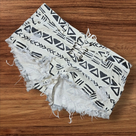 Billabong Lite Hearted Y2k Black and White Lace Up Short Shorts - Picture 1 of 5